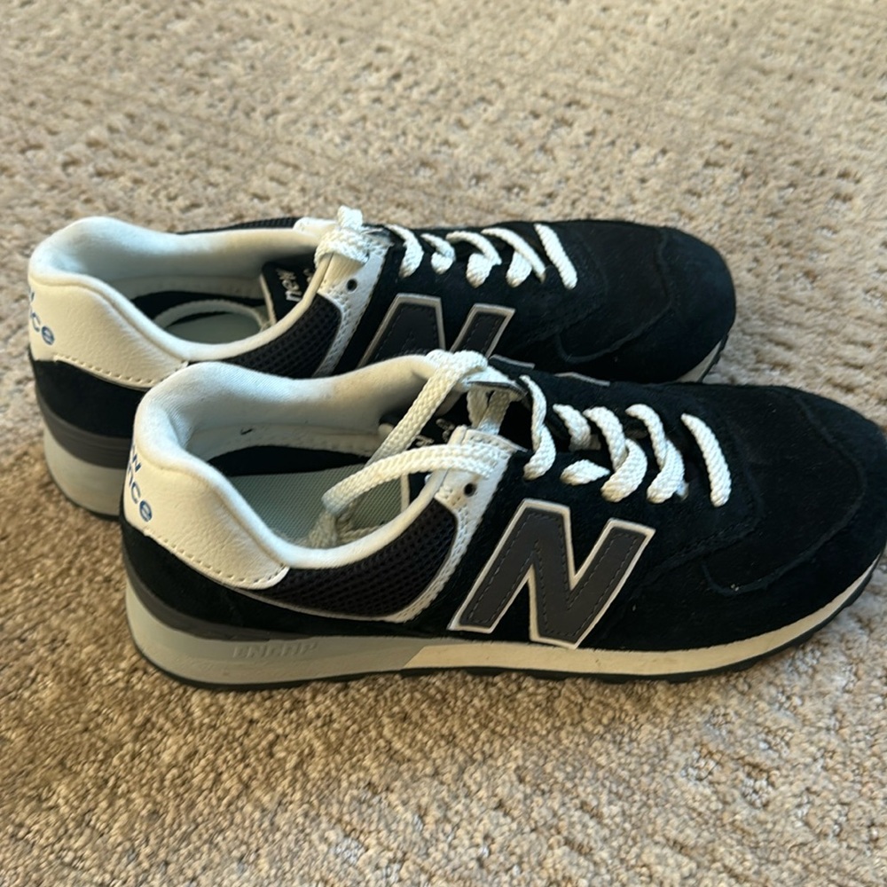 New Balance 574 tennis shoes